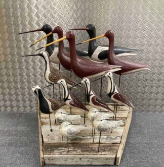 A collection of 5 types of birds (mixture of dark red, white and black) on a wooden base