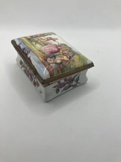 Antique Enamel Snuff Box - Musicians in parkland - Image 2