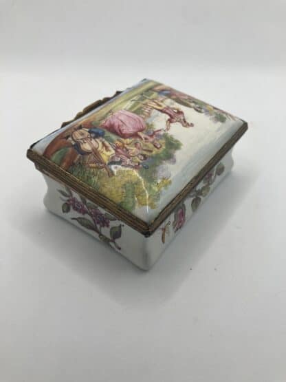Antique Enamel Snuff Box - Musicians in parkland - Image 3
