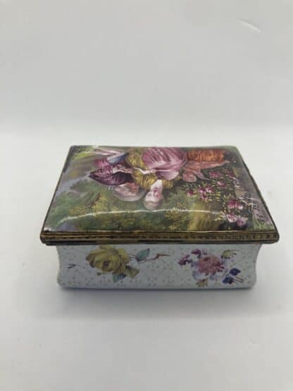 Antique Enamel Snuff Box - Cupid in parkland - Image 6
