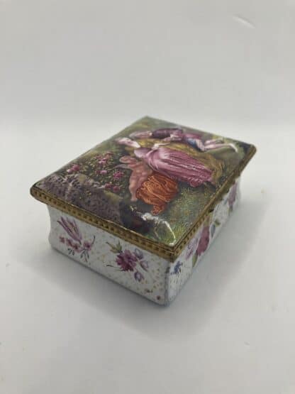 Antique Enamel Snuff Box - Cupid in parkland - Image 4