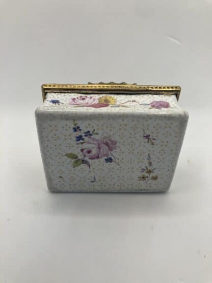 Antique Enamel Snuff Box - Cupid in parkland - Image 2